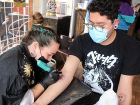 Dile adiós al trabajo y celebra con tatuajes gratis y promos el fin de semana largo