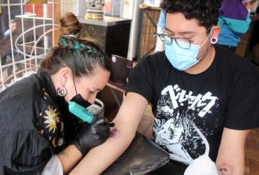 Dile adiós al trabajo y celebra con tatuajes gratis y promos el fin de semana largo
