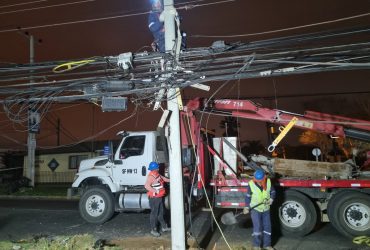 Choques de postes dejaron a 2.000 familias sin energía en La Serena y Salamanca