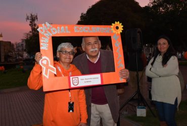 La Plaza de Armas de La Serena se alumbró de naranjo para concientizar sobre la esclerosis múltiple