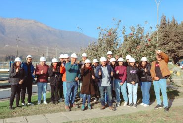 Estudiantes de Derecho de Universidad Santo Tomás visitan planta de Aguas del Valle