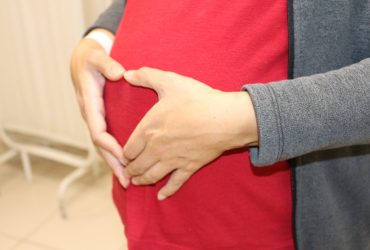 Preocupa baja vacunación de embarazadas en la región