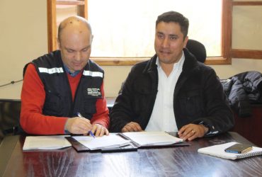 Municipio de Paihuano firma convenio con SEC para agilizar respuestas ante denuncias por continuos cortes de luz en la comuna